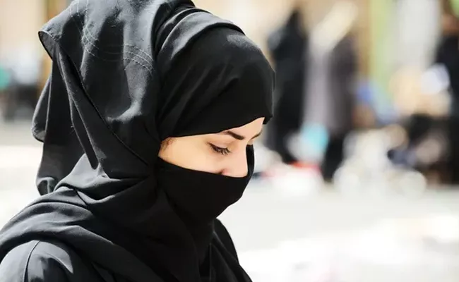 Hyderabad Hayathnagar Student Not Allowed School Due to Hijab - Sakshi