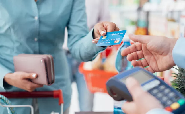 Credit Card Usage Hikes 30 Pc Says Rbi - Sakshi