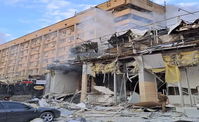 Russian missile strike hits pizza restaurant in Ukraine - Sakshi