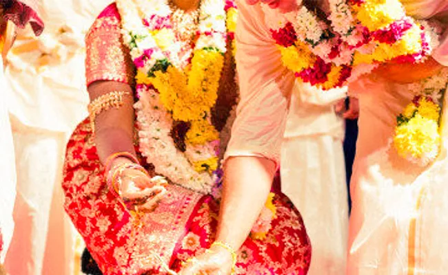 Wedding Dance : Bride And Groom Dance In Marriage Event Tamil Nadu - Sakshi
