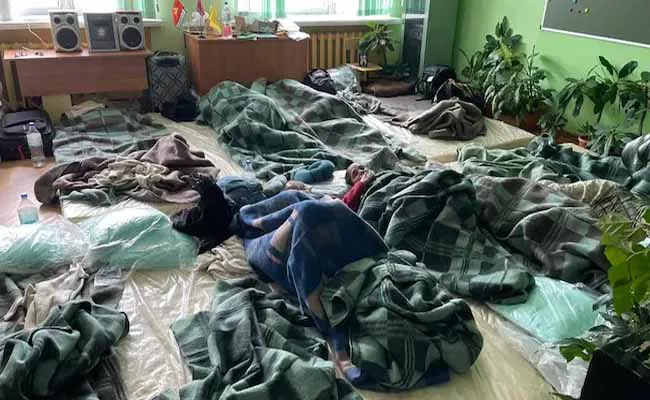 Air India Fliers Stranded In Russia 20 People In One Room - Sakshi