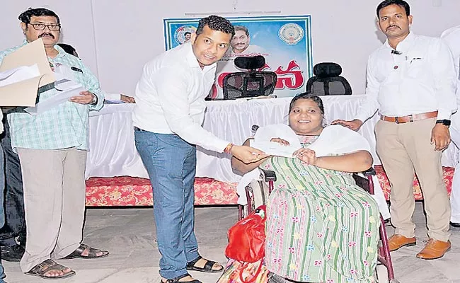Andhra Pradesh: Ys Jagan Helps People Over Cm Relief Fund Amalapuram - Sakshi