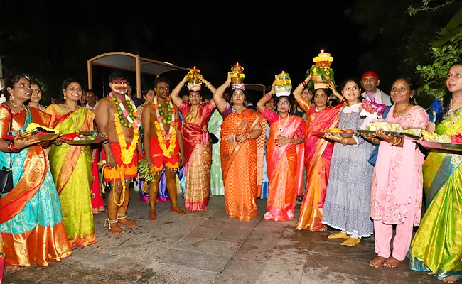 Bonalu Festival Celebrations Held At Singapore - Sakshi