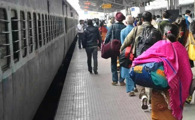 Tirupati: Women Gang Thieves In Railway Stations - Sakshi