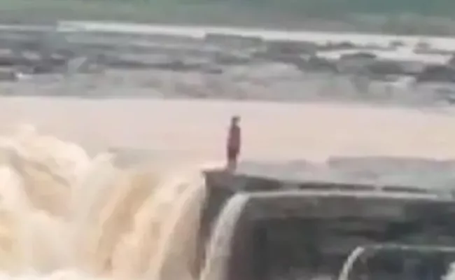 Chhattisgarh Girl Jumps Into Waterfall survived Miraculously - Sakshi