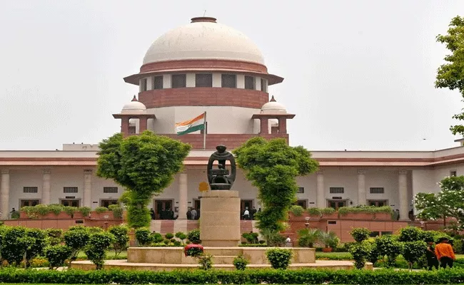 Delhi govt plea against Centre ordinance to 5-judge Bench - Sakshi