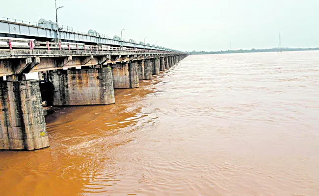 Rising Flood in Godavari River - Sakshi