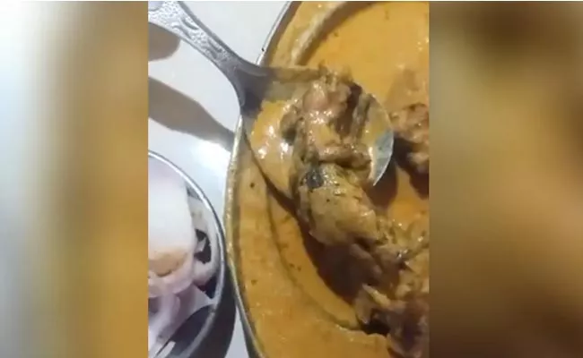 Customer Posts Video Of Dead Rat In Restaurant Food Ludhiana - Sakshi