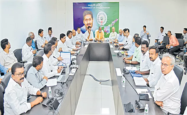 Andhra Pradesh Govt negotiations with electricity workers successful - Sakshi