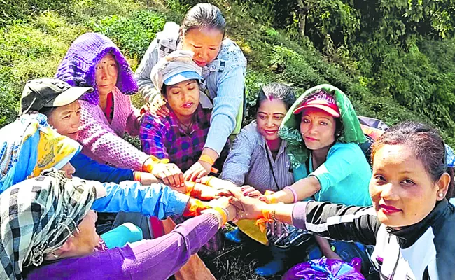 Armed With Awareness Women Tea Estate Workers Fight Back Against Gender Based Violence - Sakshi