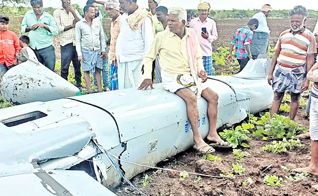 DRDO unmanned testing aircraft crashes in Hiriyur - Sakshi