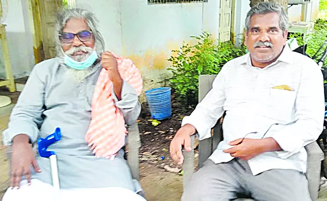 Janashakti leaders Rajanna and Amar released - Sakshi