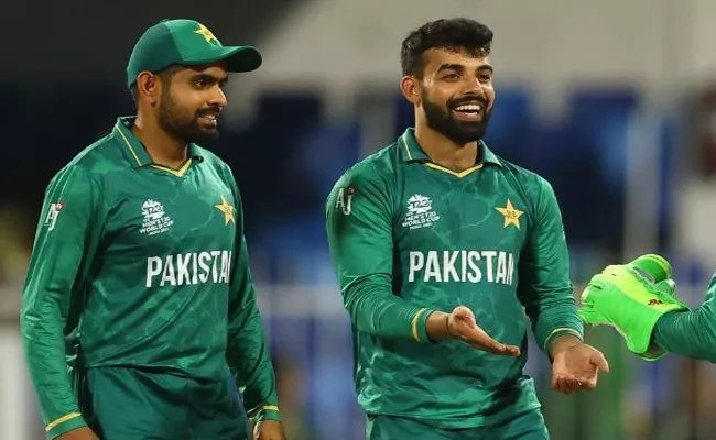 Pakistan All Rounder Shadab Khan might lose his Vice Captaincy: Reports - Sakshi
