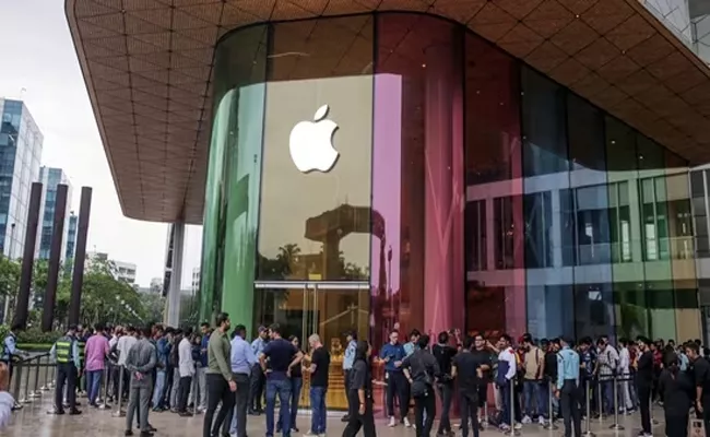 Apple Iphone 15 Series First Sales Start in India - Sakshi