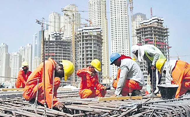Migrant workers working in Gulf countries are now pareshan - Sakshi