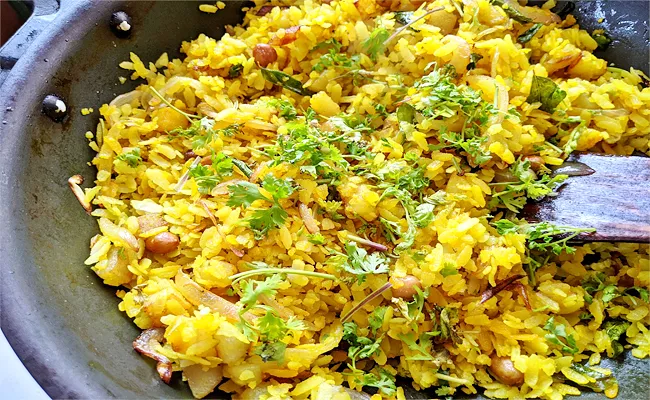 Popular Maharashtrian Recipe Prawsn Poha How To Make It - Sakshi