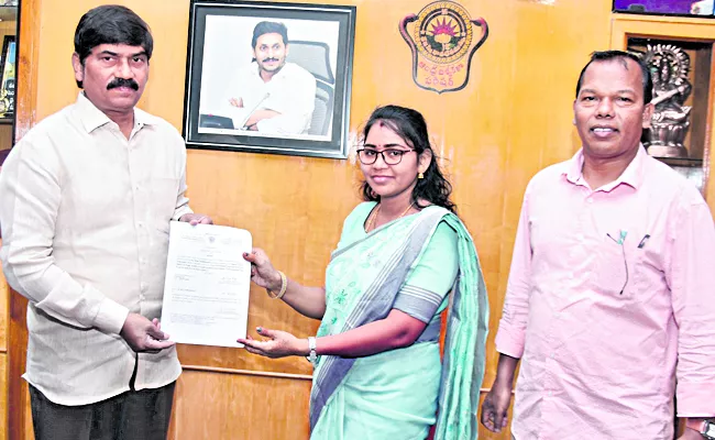 Chandrawati has doctorate from Andhra University - Sakshi