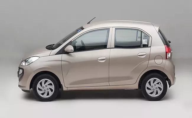 Consumer Get New Car After Hyundai Santro Catches Fire - Sakshi