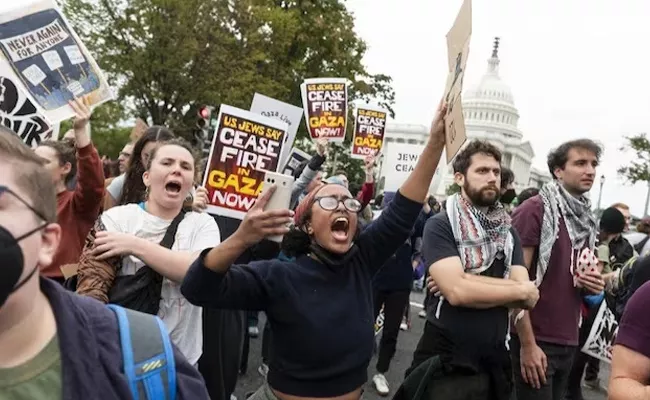 Hundreds Protest Near US Capitol On Cease Fire In Gaja War - Sakshi