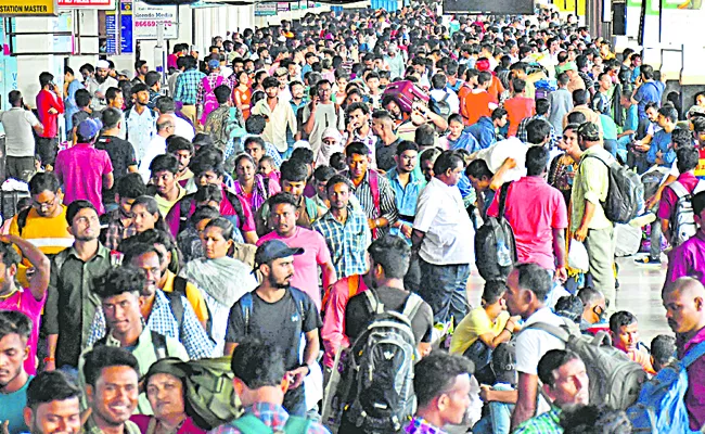 Dussehra festival bus stand and railway stations are congested - Sakshi