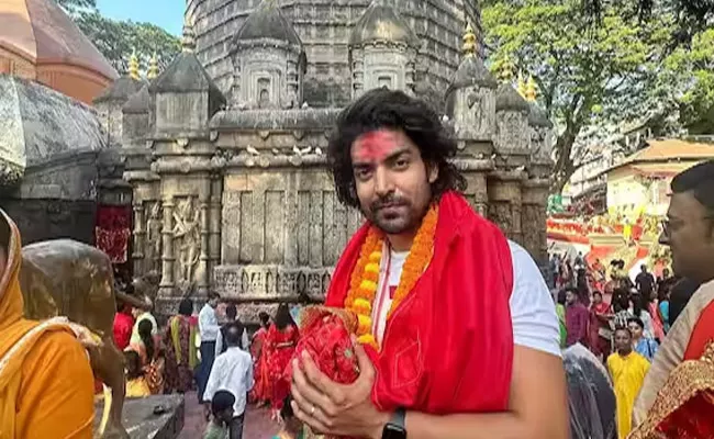Gurmeet Choudhary Visit Kamakhya Mandir - Sakshi