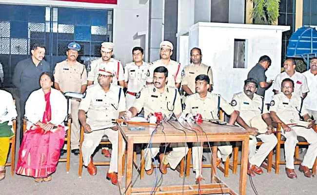 Chandrababu has full security in jail says DIG Ravi Kiran - Sakshi