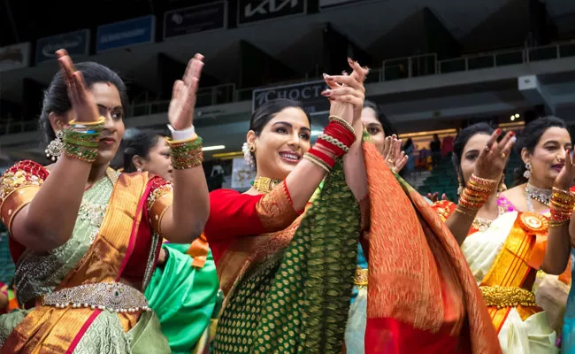 Bathukamma And Dussehra Celebrations Held In Dallas - Sakshi