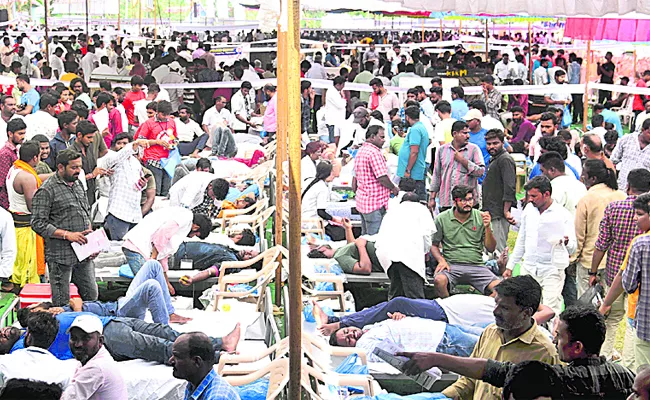 Peddapalli police to conduct mega blood donation camp - Sakshi
