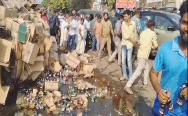 Visakhapatnam Liquor Lorry Accident People Theft Bottles Video Viral - Sakshi