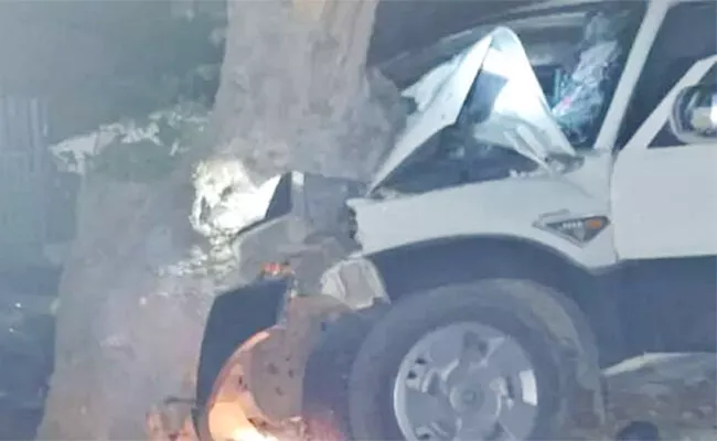 Five Dead 5 Injured After Car Hits Tree In Jharkhand Giridih - Sakshi