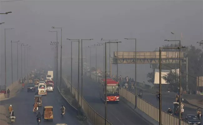 Pakistan Lahore Declares Smog Emergency - Sakshi
