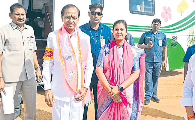CM KCR Interesting Comments With  Municipal Chairperson Swapan - Sakshi