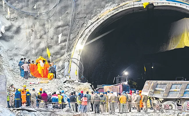 Uttarkashi tunnel collapse: Drilling work halted again after technical snag in auger machine - Sakshi