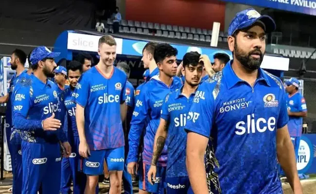 IPL 2024: Mumbai Indians Released And Retained Players List - Sakshi