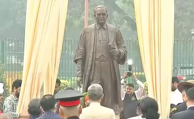  President Droupadi Murmu Unveils Ambedkar Statue In Supreme Court - Sakshi