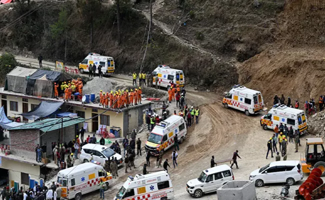 Green Corridor For 41 Ambulances  garlands 41 Workers To Hospital After Rescue - Sakshi