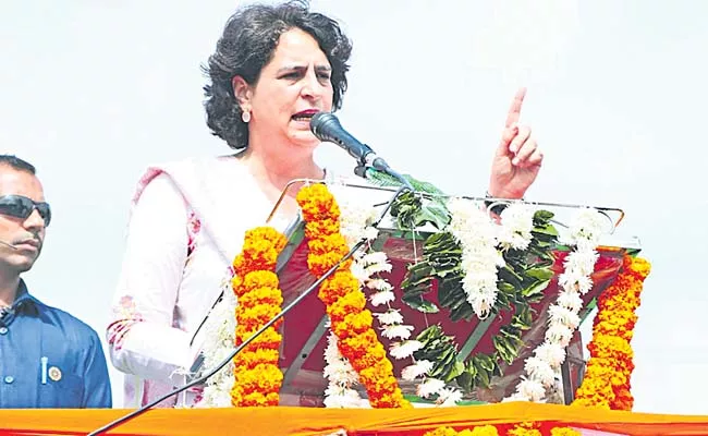 Priyanka Gandhi in Zaheerabad Roadshow - Sakshi