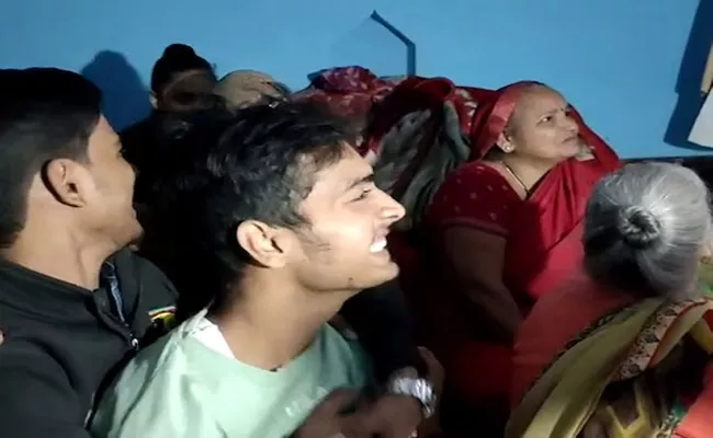Trapped Labour Akhilesh Family Says Will now Celebrate Diwali - Sakshi