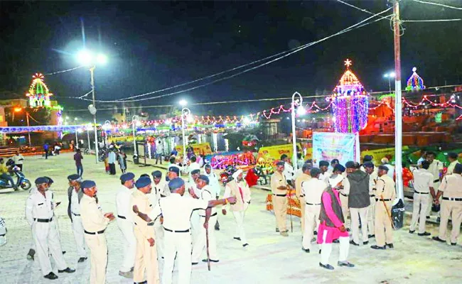 Why do People Come to Chitrakoot to Donate Lamps during Dipawali - Sakshi