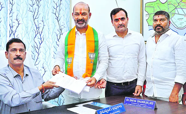 BJP MP Bandi Sanjay Files Nomination in Karimnagar - Sakshi