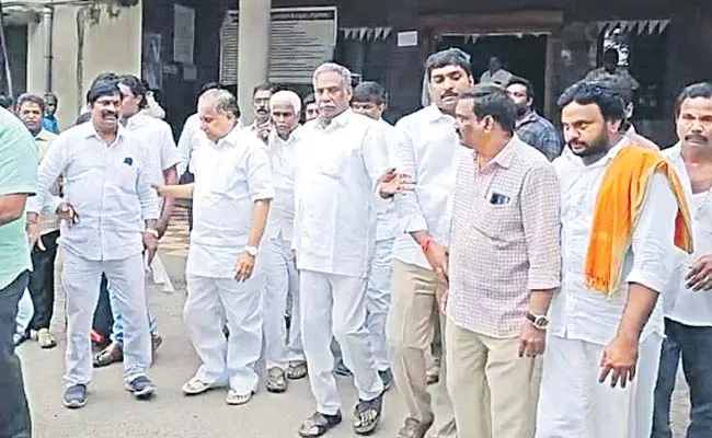 Leaders of Kapu movement to Amalapuram court - Sakshi