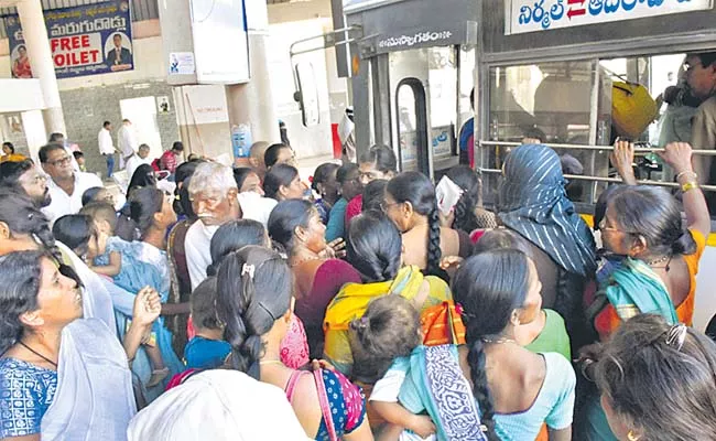 RTC buses crowded with women on Monday - Sakshi