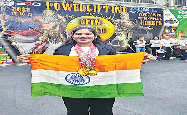 Power Lifitng: Gold medal winner spoorthi yenugu success story - Sakshi