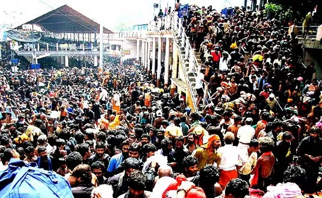 Heavy Rush To Shabarimala Temple - Sakshi