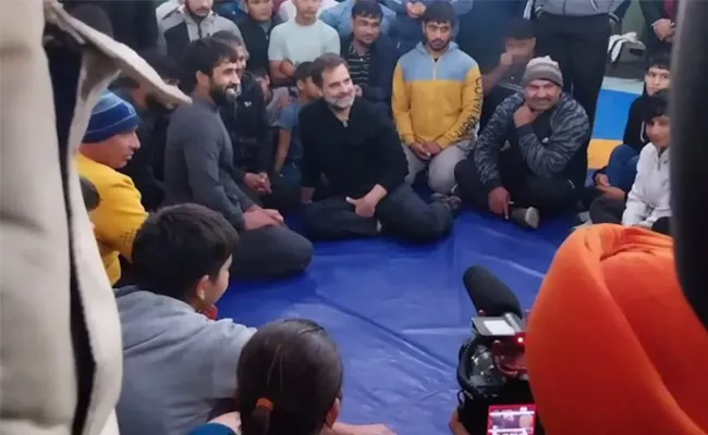 WFI crisis continues: Rahul Gandhi Meets Bajrang Punia Other Wrestlers  - Sakshi
