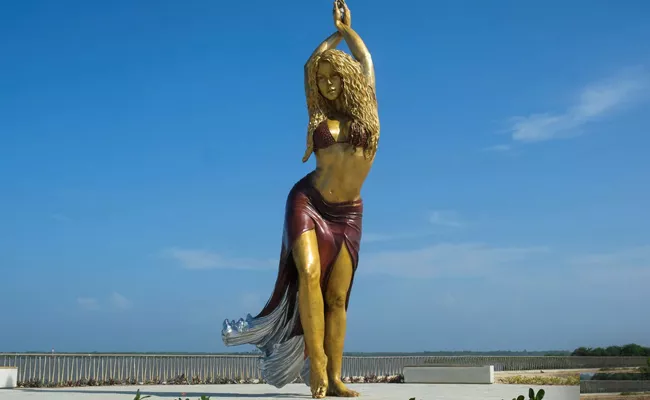 Belly Dancing Pose Statue Of Singer Shakira Unveiled In Barranquilla - Sakshi