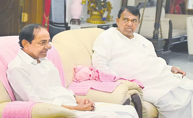 KCR with BRS MLAs on Telangana Assembly election results - Sakshi