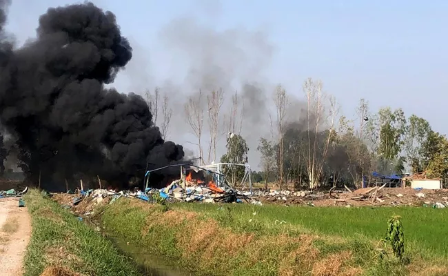 Firework factory explosion in Suphan Buri in Thailand - Sakshi