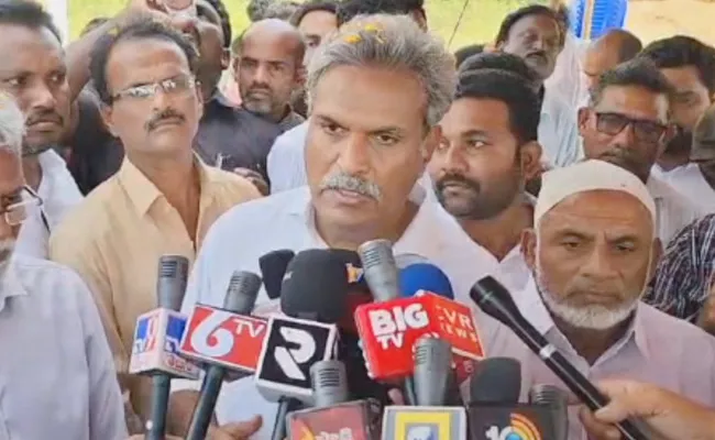 MP Kesineni Nani Counter On Kesineni Chinni Vijayawada - Sakshi
