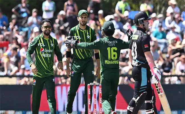 Pakistan beat New Zealand by 42 runs in fifth T20I - Sakshi